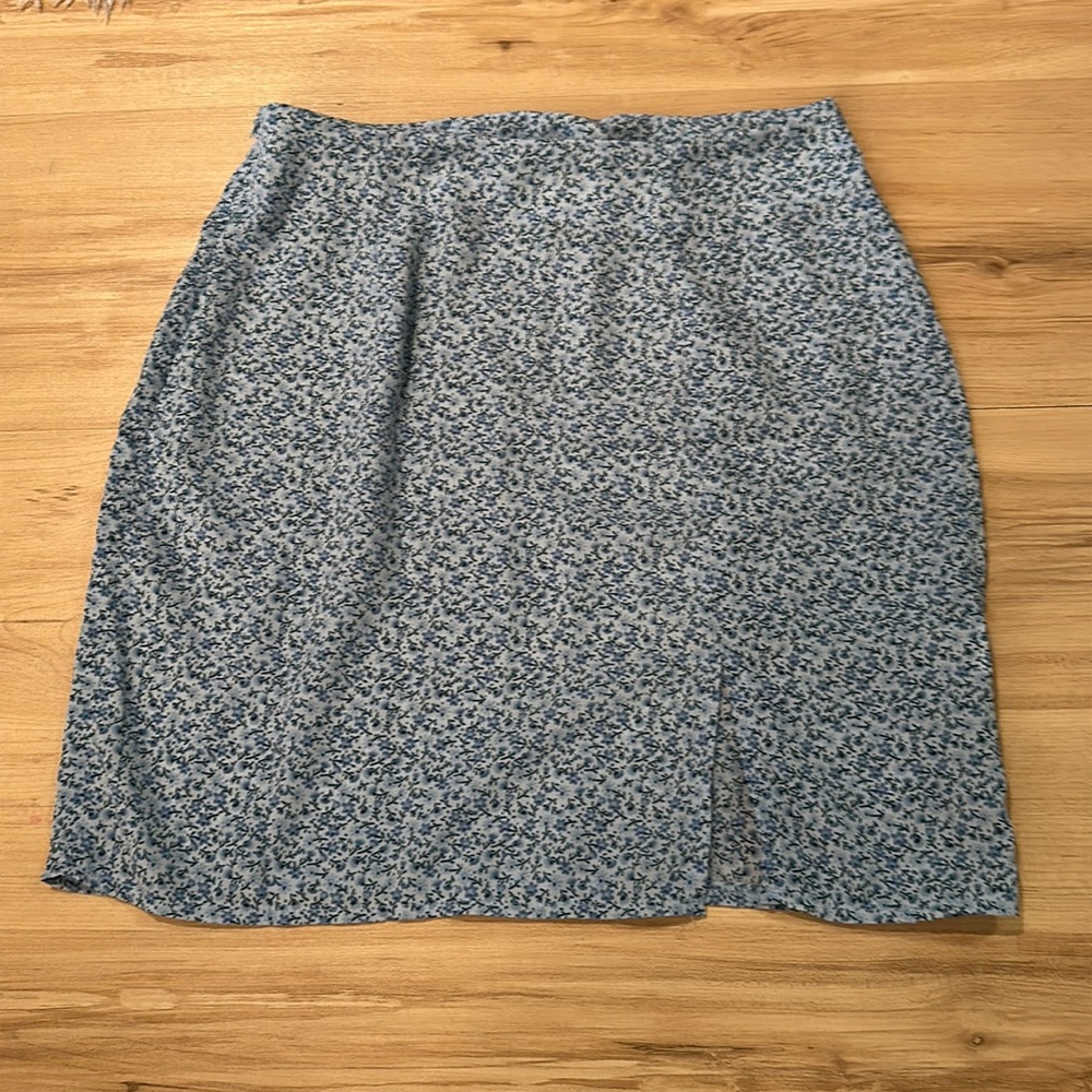 Light blue floral straight skirt!